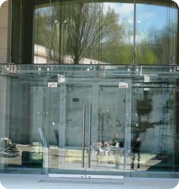 10 ALL-GLASS ENCLOSURE TRANSPARENT STRUCTURES